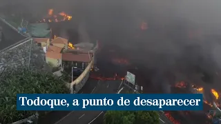 Todoque continúa siendo devorado por la lava del volcán de La Palma