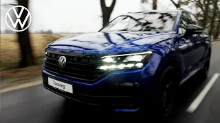 Volkswagen Touareg R-Line Black Style у кольорі Lapiz Blue | Справжній флагман