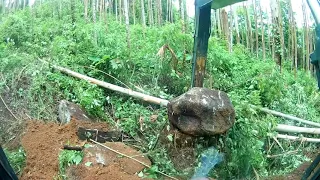 Abrindo estrada com muita pedra com escavadeira hidráulica 😅😅✌️🇧🇷