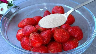 Mix yeast and strawberries, you will love it!❗A long forgotten recipe!