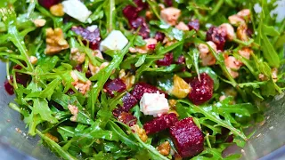 Der Rote Bete Salat wird durch ein Geheimtrick zum Geschmackserlebnis: Mit Rucola, Feta, Wallnüssen!