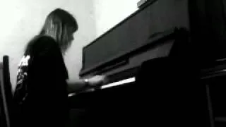 я играю клубняк на пианино