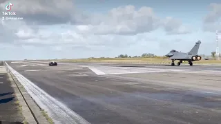 Bugatti Chiron vs Dassault Rafale