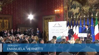 Macron a Napoli: "No alla chiusura delle frontiere"