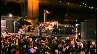 U2   City of Blinding Lights Live at the Brooklyn Bridge