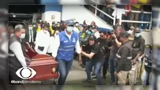 Fãs se despedem de Freddy Rincón na Colômbia