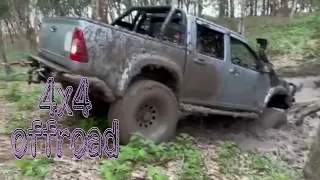 Toyota hilux 4x4 terjebak lumpur rawa.hilux double cabin offroad.