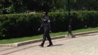 Джонс  патрулирует улицы Киева