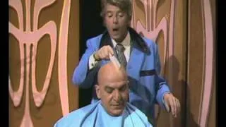 Rudi Carrell - Friseur Sketch mit Telly Savalas (Kojak)