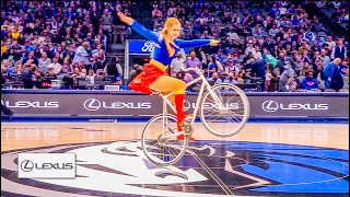 NBA Halftimeshow Dallas Mavericks - Viola Brand - Supergirl on Bike