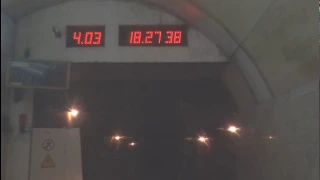 Киевское метро- вид из кабины машиниста поезда,обратно. Kiev Metro: cab view