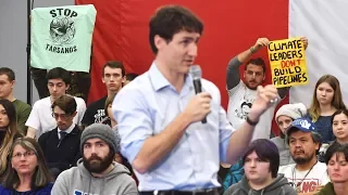 Trudeau frustrated by persistent heckling during event in British Columbia
