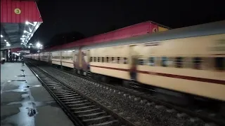 [Dehradun-Howarh] Kumbh Express Train Crossing Rajendra Nagar Terminal Station Platform No-4