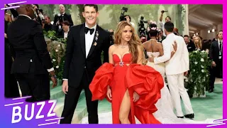 ¿Quién es el hombre que acompañó a Shakira a la Met Gala? | Buzz