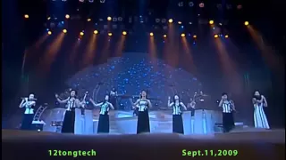 The Old 12 Girls Band 女子十二乐坊 Riverdance 大河之舞 in white