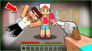 JUST WHEN MİRAY IS SHOOT, ALI JUMPS IN FRONT OF HER! 😱 - Minecraft