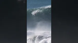 LUCAS CHUMBO surfando MUITO em NAZARÉ | Alerta: Ondas Gigantes | #Shorts