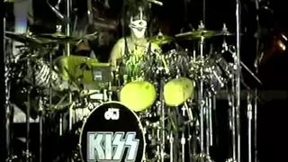 KISS Symphony: Alive IV (10) - Act Three: God Of Thunder - Love Gun