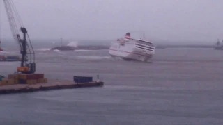 Fortuny entrando en Melilla con temporal de levante