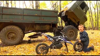 Kid Ride on Dirt Bike and the Wheel Fell off / Kids Pretend Play with Sportbike / Baby Car