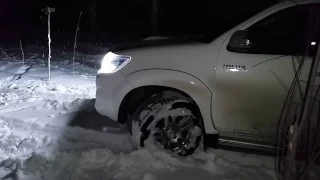 Toyota Hilux. Бездорожье. Снег.