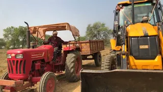 Jcb 3dx Backhoe Loader Machine Loading Red JCB Soil In Mahindra and Swaraj Tractor | Jcb and Tractor