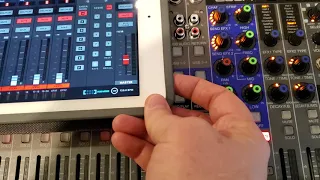 Zoom Livetrak L-20 iPad control.