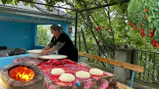 A LONELY HOUSE AT THE TOP OF THE MOUNTAIN: WE BAKED BREAD IN THE OVEN