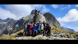 Hiking the Milford Track, NZ, with a family of 19!