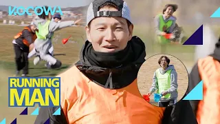 LOL Kim Jong Kook's defense is beyond imagination... 🤣🤣 | Running Man E647 | KOCOWA+ | [ENG SUB]