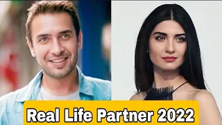 Tuba Büyüküstün And Ulaş Tuna Astepe Real Life Partner 2022 & Age, Biography, Kimdir, Income, Facts