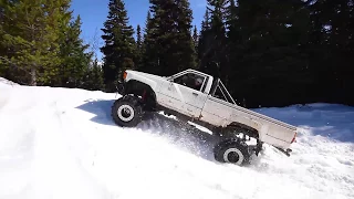 V8 Jeep XJ and V8 Toyota Snow Wheeling!
