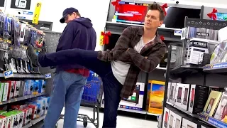 THE POOTER - Farting on People of Walmart Lifting My Leg - "You're Shootin' Farts At Me?"