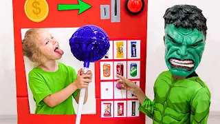 Lily and Ella Pretend Play with a Vending Machine Kids Toy!