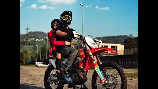 WHAT HAPPEN WHEN A RIDER PICKS UP A GIRL?? w/ KTM 125 FACTORY