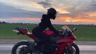 камин. закат. воспоминания #мотоТаня девушка на красном мотоцикле