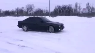 Зимний Drift,BMW E34 525 ,Дрифт 2016 ,дает угла ,валит боком .