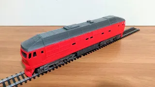 Модель пассажирского локомотива ТЕП70 распечатанная на 3D принтере.