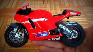 MINICHAMPS - DUCATI DESMOSEDICI GP10 - CASEY STONER