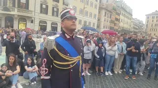 Da Piazza di Spagna a Piazza del Popolo #Aspettandoil4maggio con la Banda dell’Esercito Italiano.