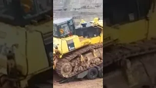 Loading bulldozer Komatsu D375A #shorts