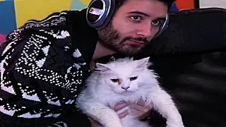 NymN playing with his cat Apollo for 5min