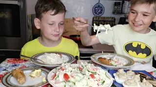 Mukbang Фаршированные яйца  шпроты,спагетти, салат,грибы купаты/Тимофей в гостях