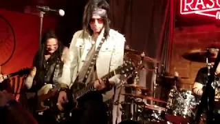 Alice Cooper Band Live - "Blitzkrieg Bop" in Moline, IL on 3/12/2018 at Rascal's Live