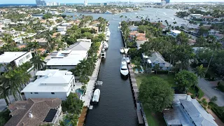 What size boat or yacht can I dock on the Las Olas Isles