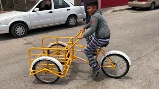 Triciclo amarillo 20