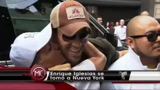 Enrique Iglesias sorprende a fanáticos en calle de Nueva York