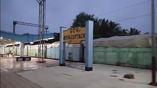 12837 Up HWH-PURI EXP Arriving Early Morning At Cuttack #cuttack #howrah #puri