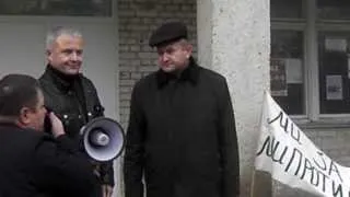 Начальник юридичного управління Сергій Тимощук тікав з мітингу під крики "ГАНЬБА"