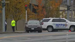 Car explodes at U.S./Canada border crossing, sets checkpoint on fire